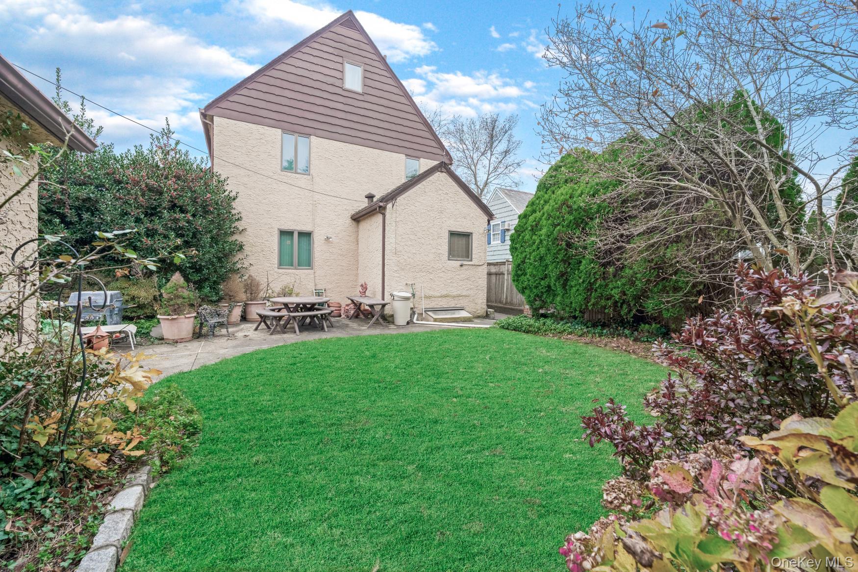 #4 photo, 331 Richmond Road, Douglaston , NY 11363