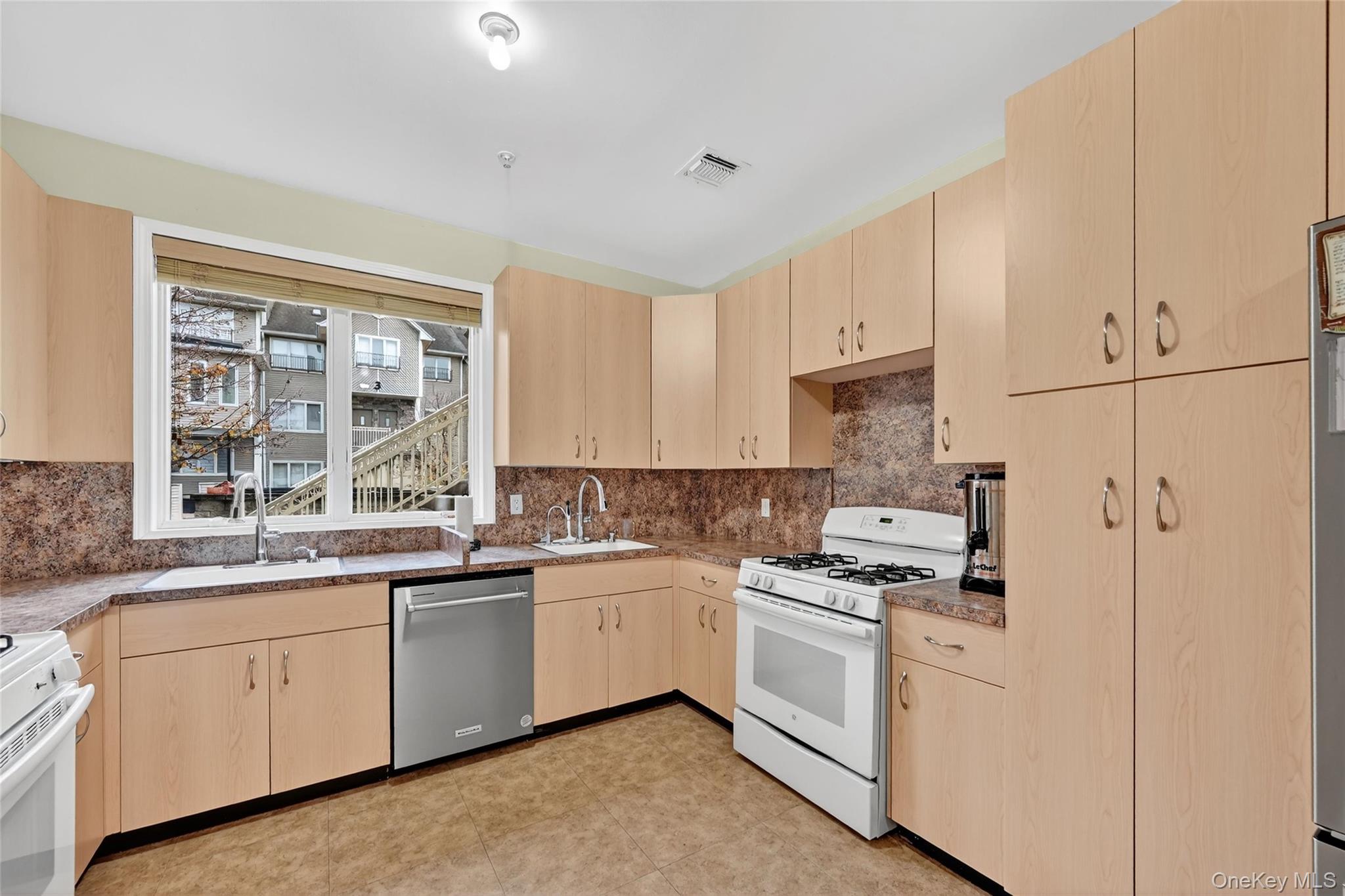 #10 photo, 4 Toltchav Way, 纽约州 Monroe , NY 10950