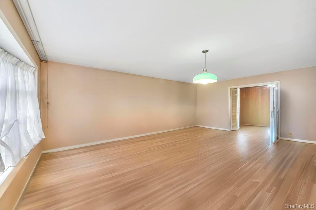 #12 photo, 441 Roslyn Road, מחוז נסאו East Williston , NY 11596