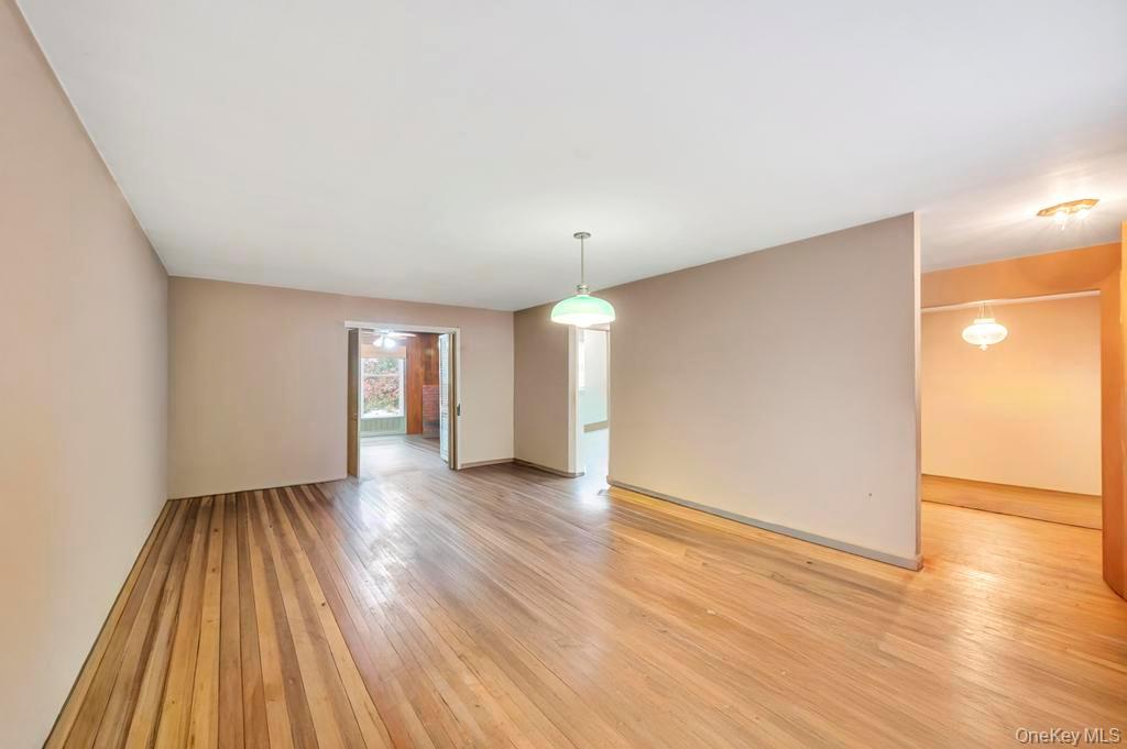 #13 photo, 441 Roslyn Road, מחוז נסאו East Williston , NY 11596