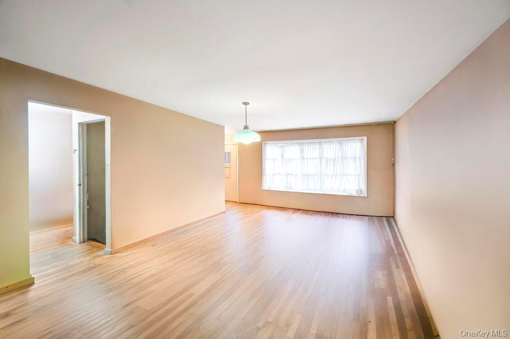 #14 photo, 441 Roslyn Road, מחוז נסאו East Williston , NY 11596