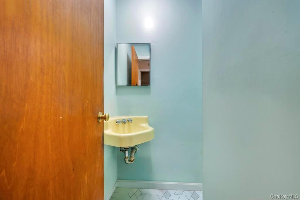 #17 photo, 441 Roslyn Road, מחוז נסאו East Williston , NY 11596