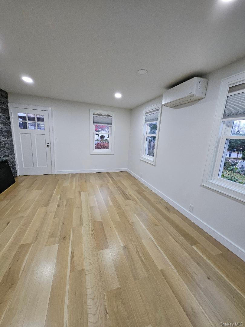 #3 photo, 141 Linden Street, Roslyn Heights , NY 11577