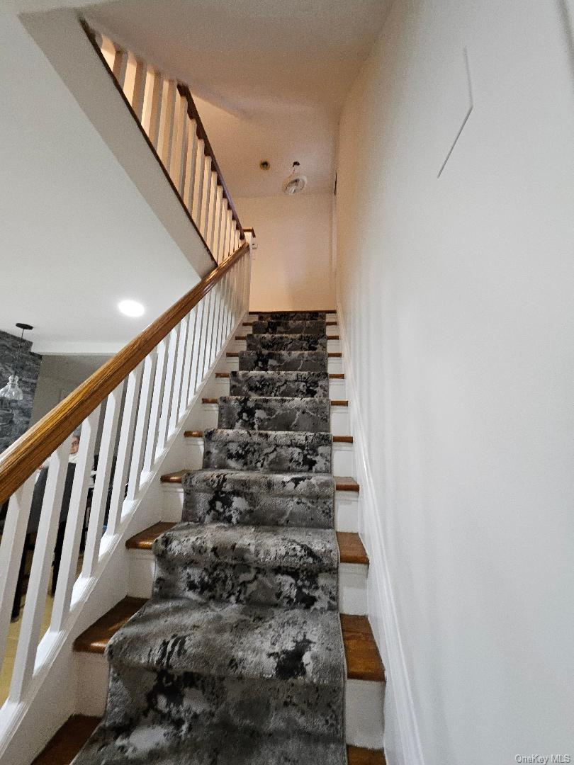 #4 photo, 141 Linden Street, Roslyn Heights , NY 11577