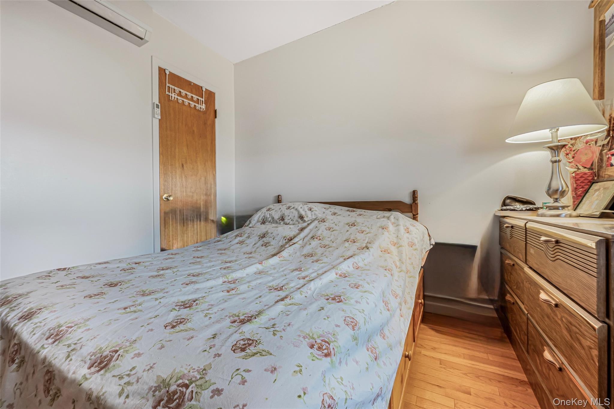 #13 photo, 7449 Calamus Avenue, كوينز Elmhurst , NY 11373