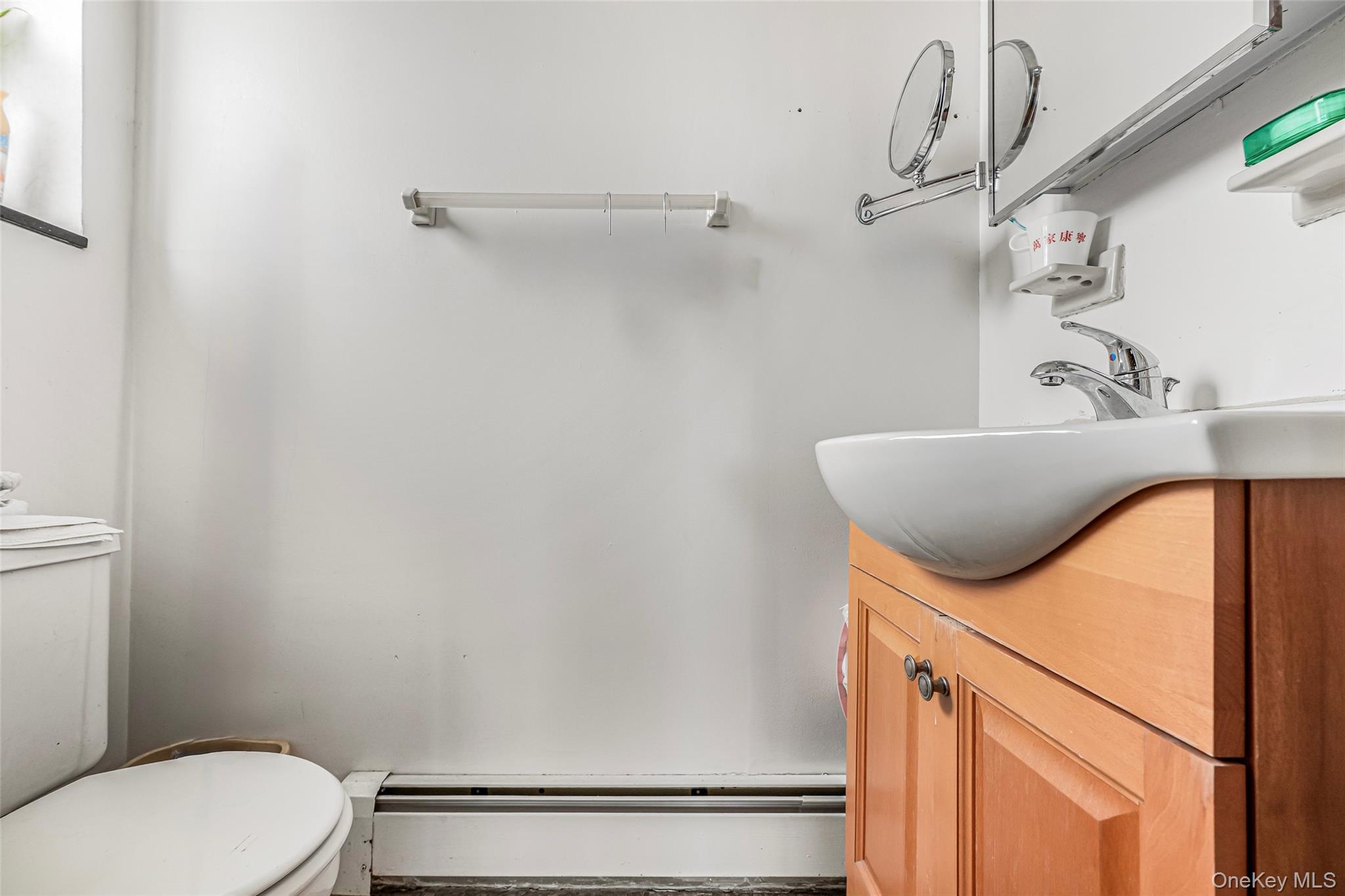 #19 photo, 7449 Calamus Avenue, كوينز Elmhurst , NY 11373