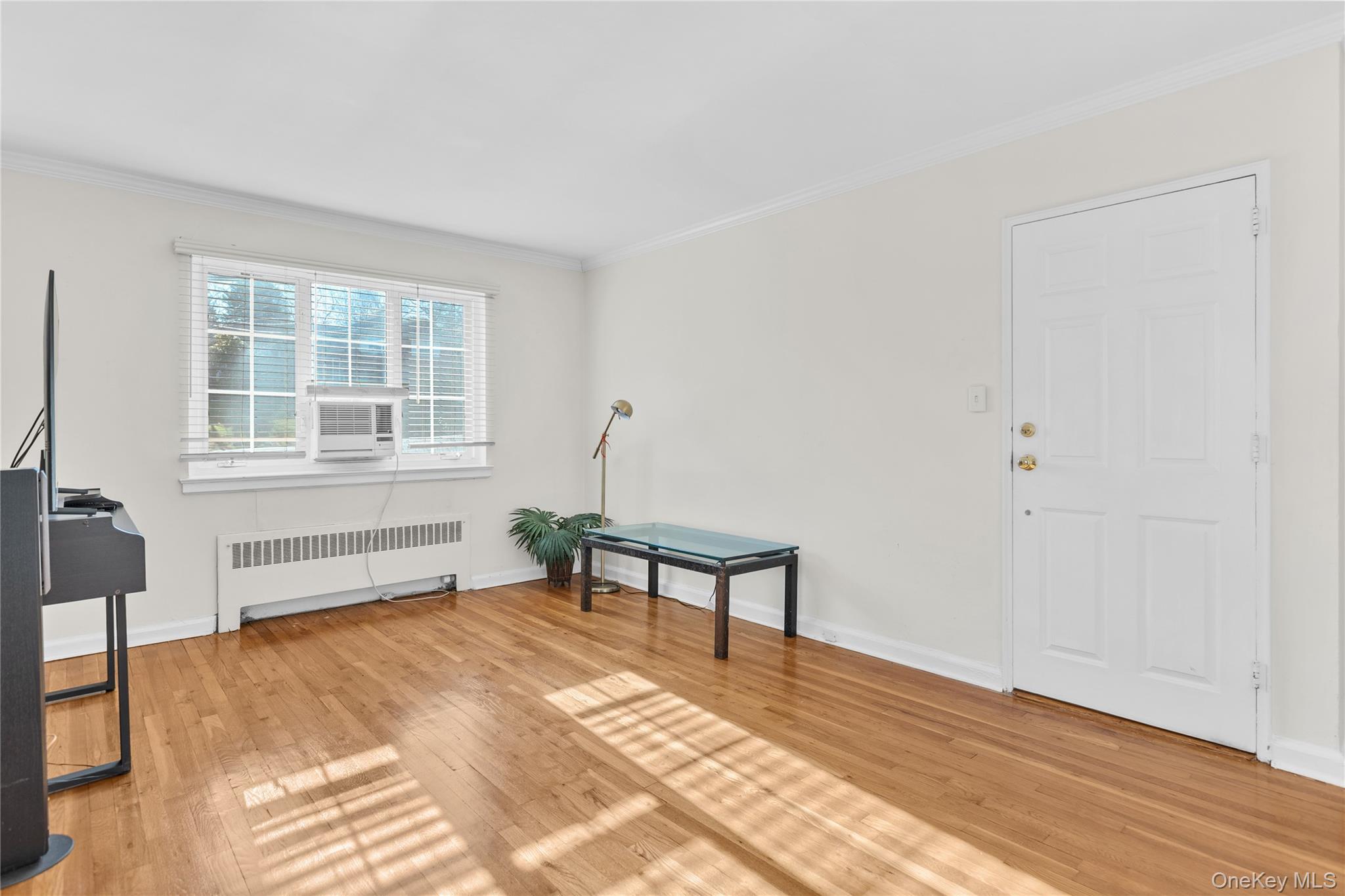 #4 photo, 425 W Main Street, מחוז סאפוק Huntington , NY 11743