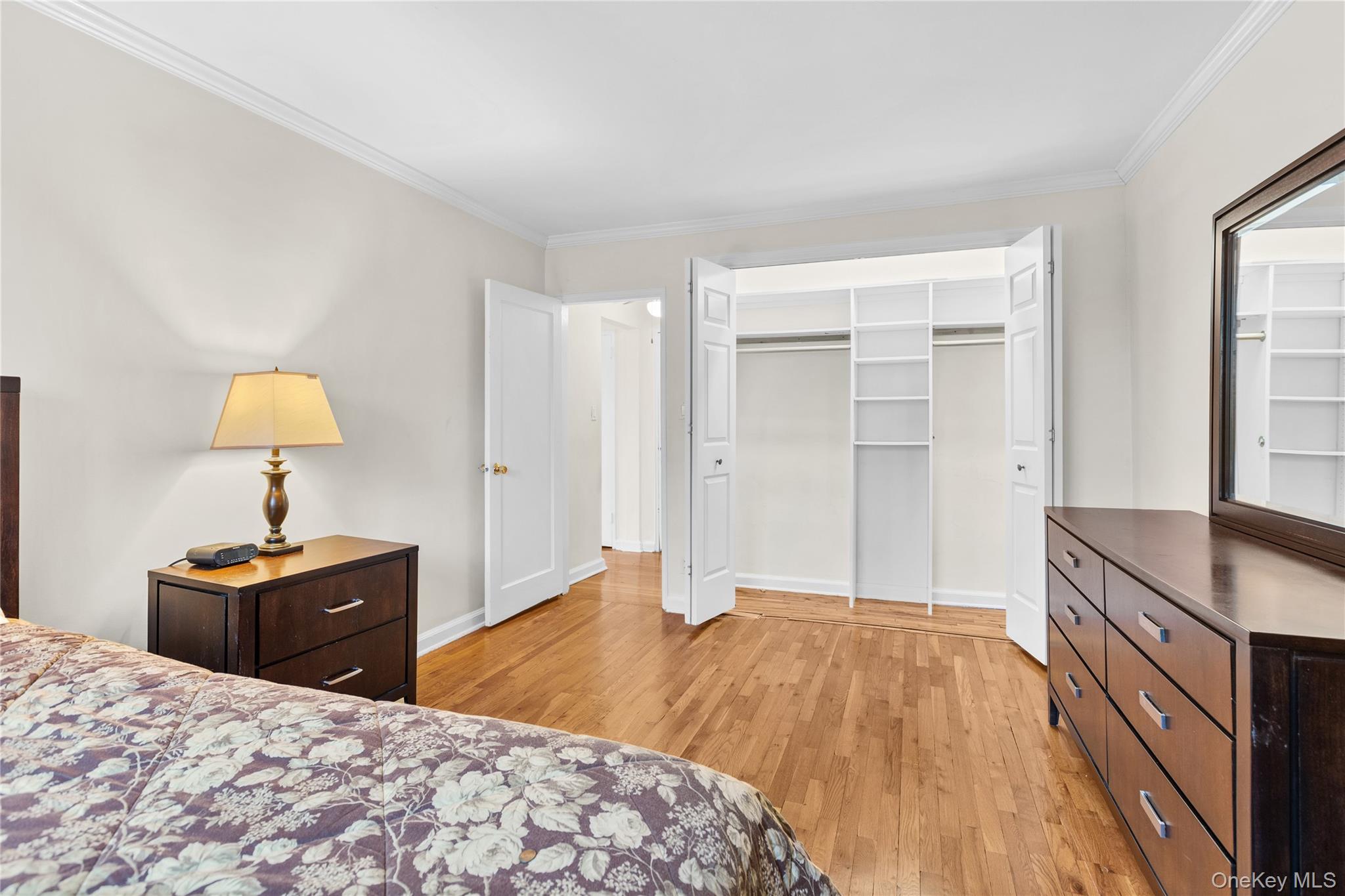 #9 photo, 425 W Main Street, מחוז סאפוק Huntington , NY 11743