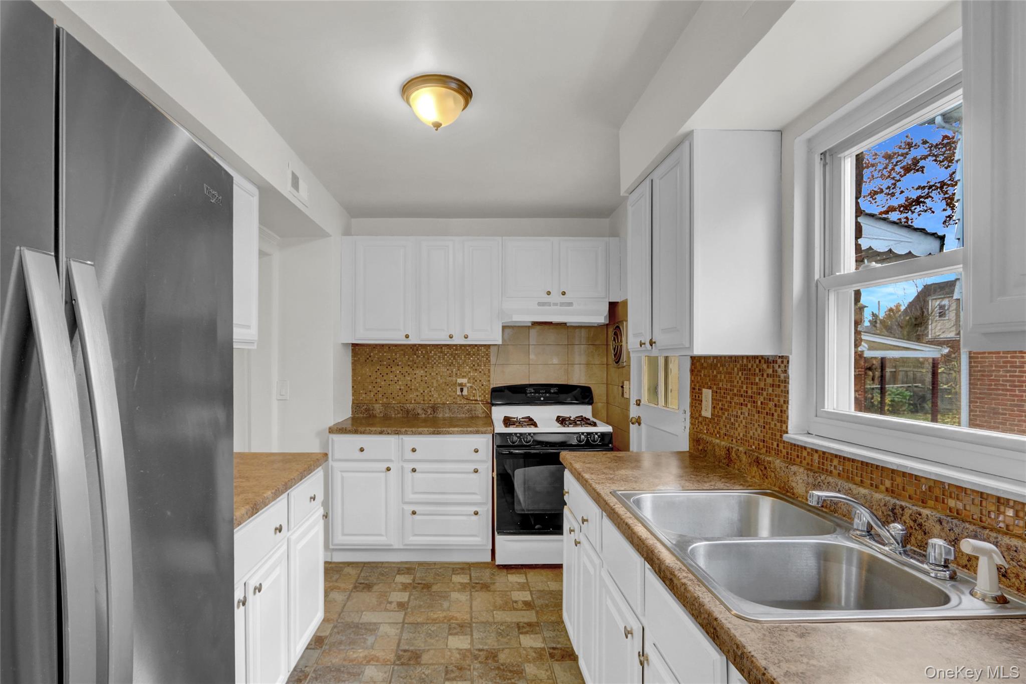 #10 photo, 330 Harvard Road, Garden City South , NY 11530