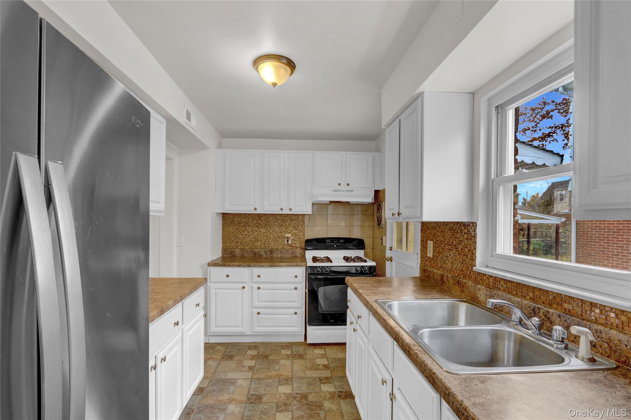 #11 photo, 330 Harvard Road, Garden City South , NY 11530