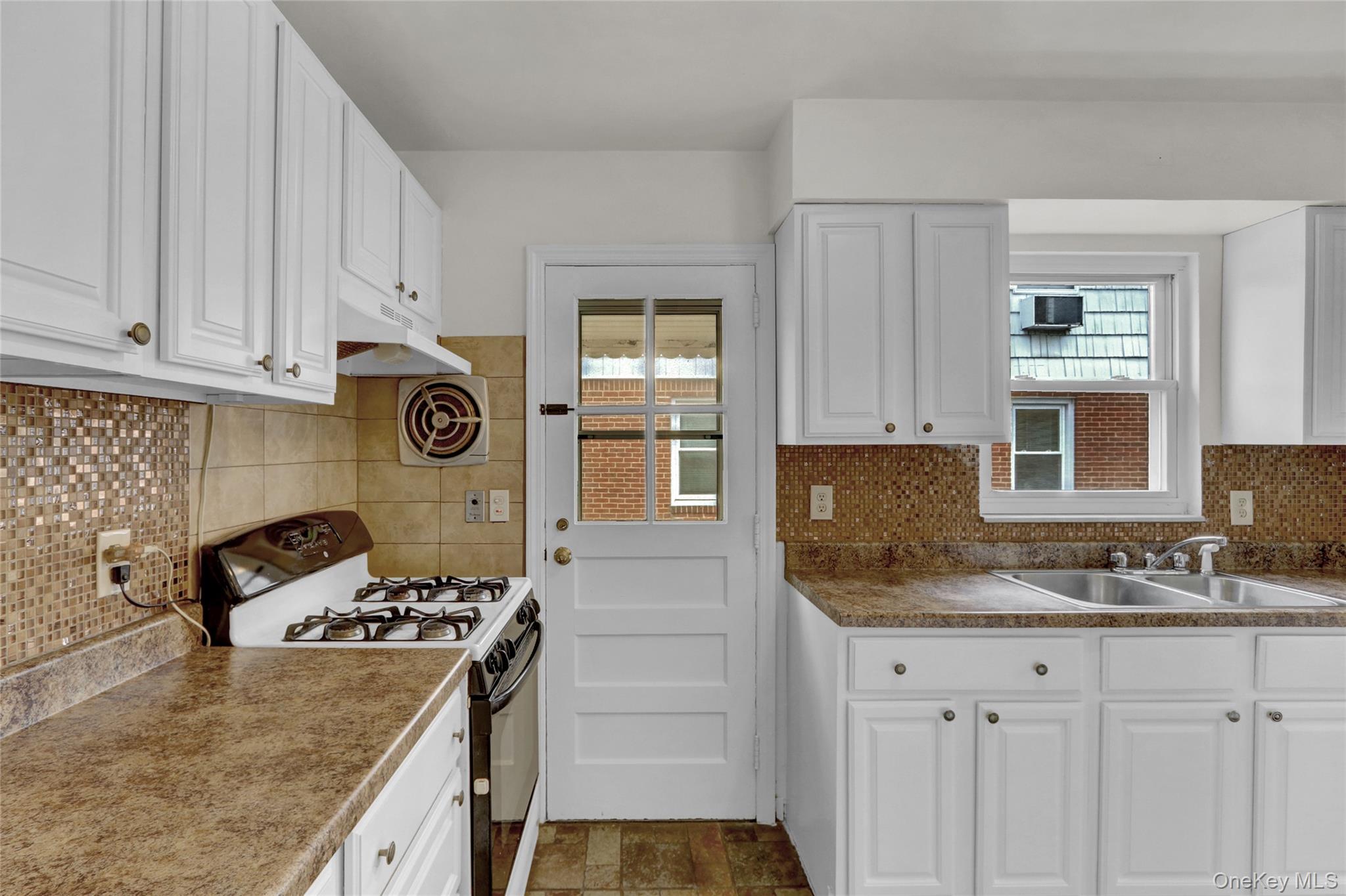 #12 photo, 330 Harvard Road, Garden City South , NY 11530