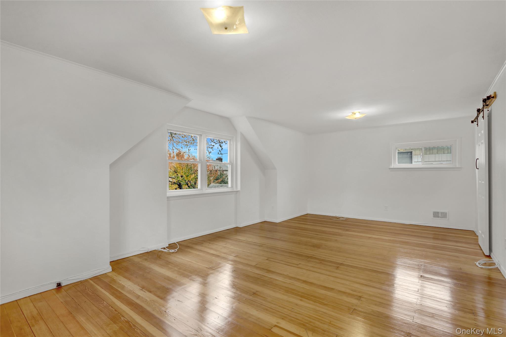 #19 photo, 330 Harvard Road, Garden City South , NY 11530