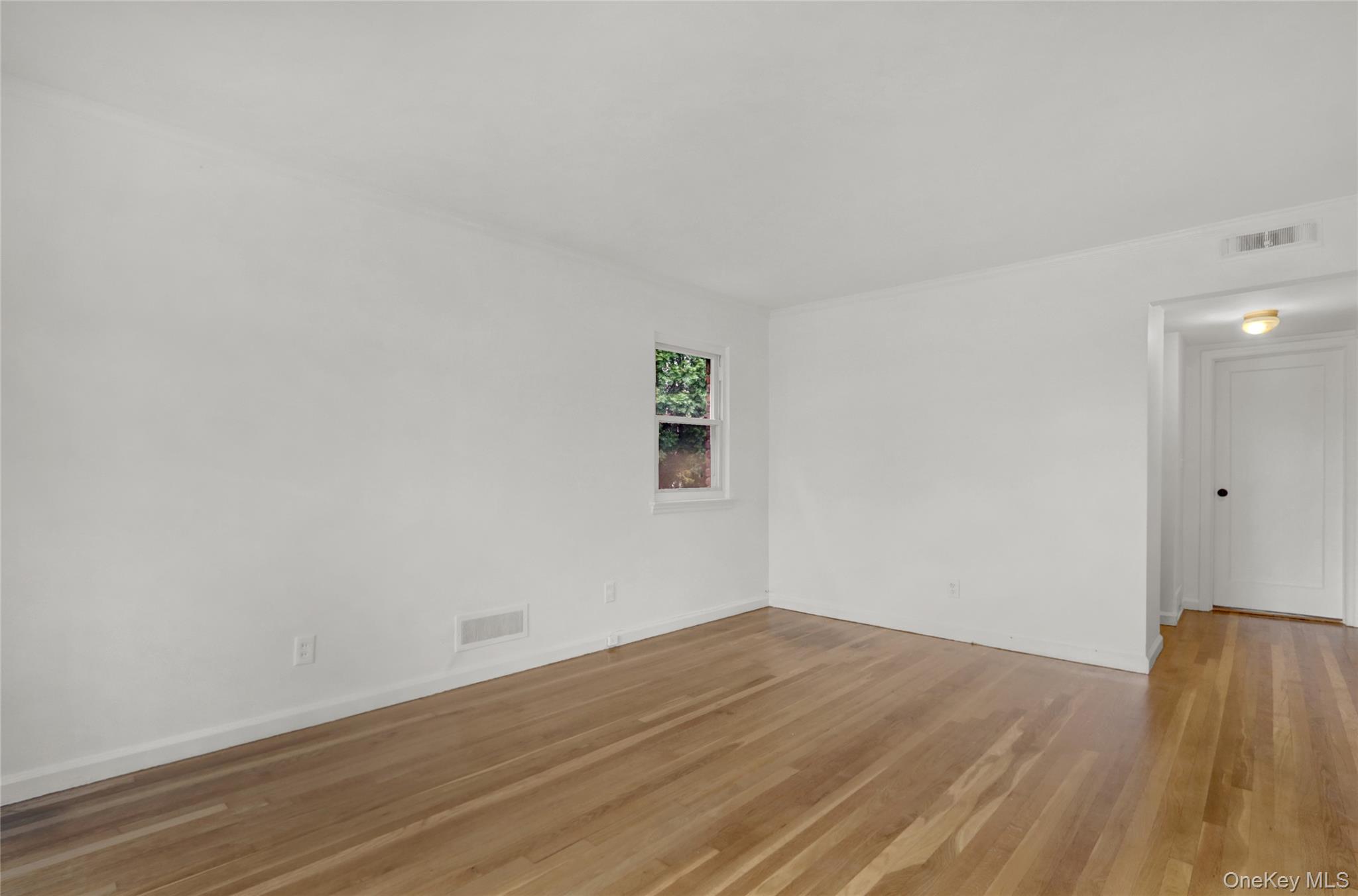 #2 photo, 330 Harvard Road, Garden City South , NY 11530