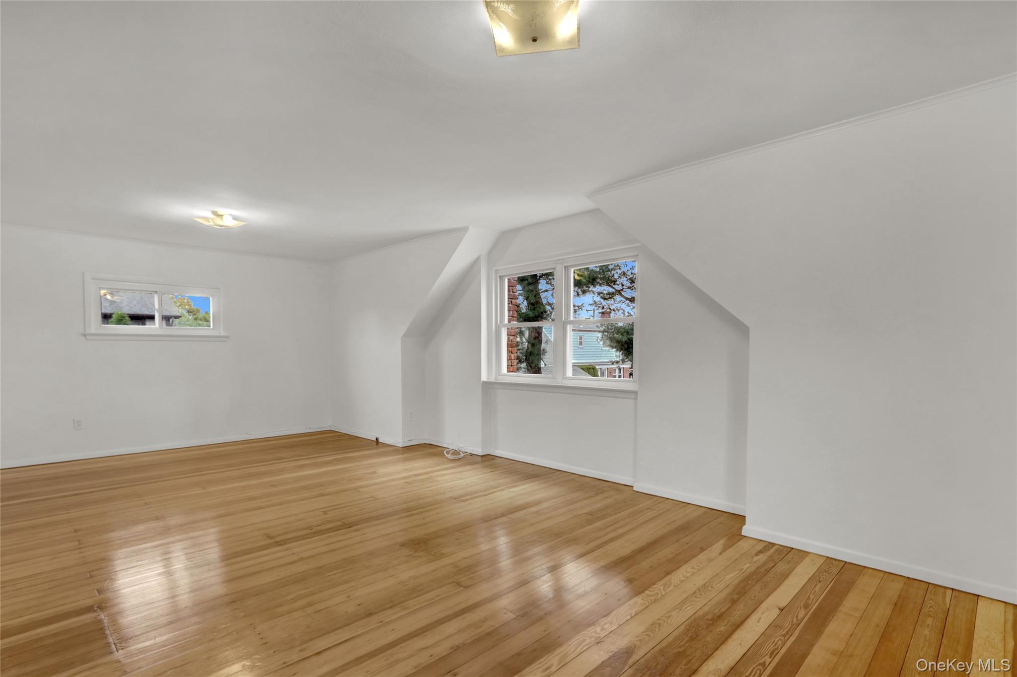 #20 photo, 330 Harvard Road, Garden City South , NY 11530