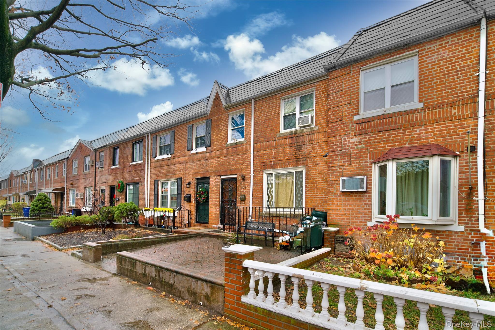 #1 photo, 19-22 81 Street, 뉴욕퀸즈 East Elmhurst , NY 11370