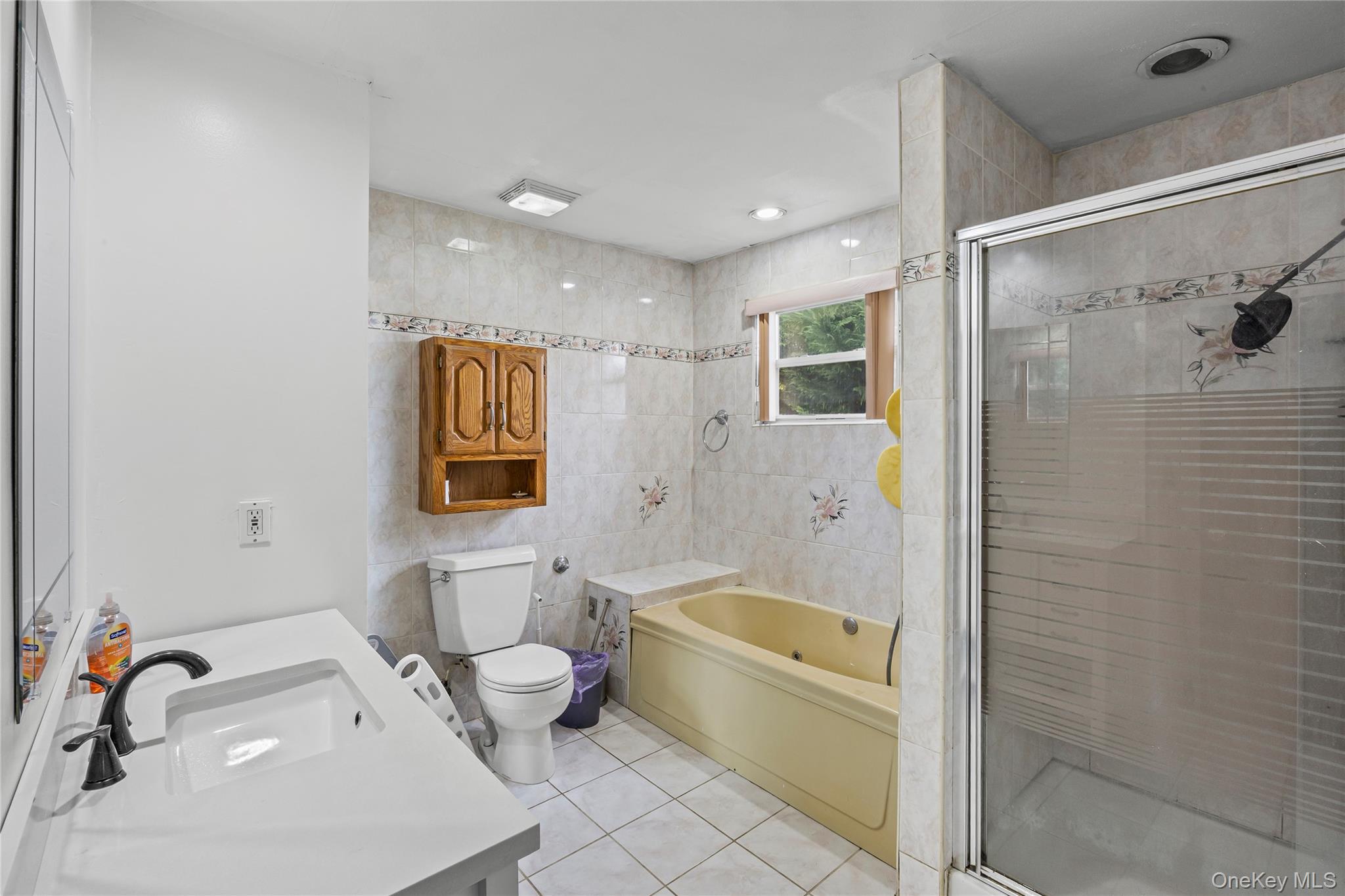 #11 photo, 398 Concord Avenue, Lindenhurst , NY 11757