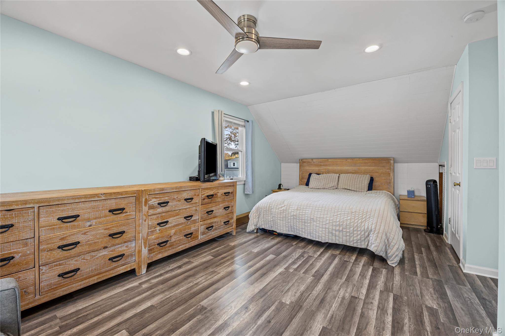 #15 photo, 398 Concord Avenue, Lindenhurst , NY 11757