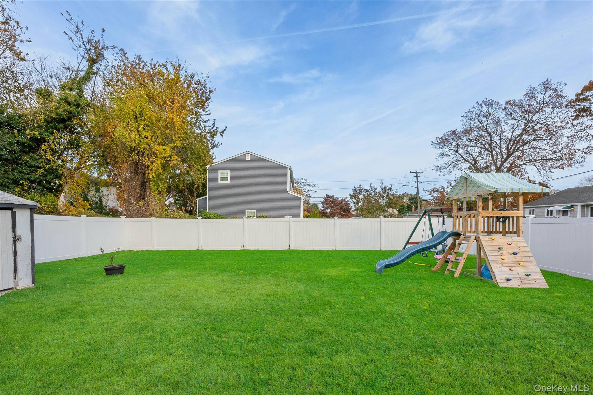 #20 photo, 398 Concord Avenue, Lindenhurst , NY 11757