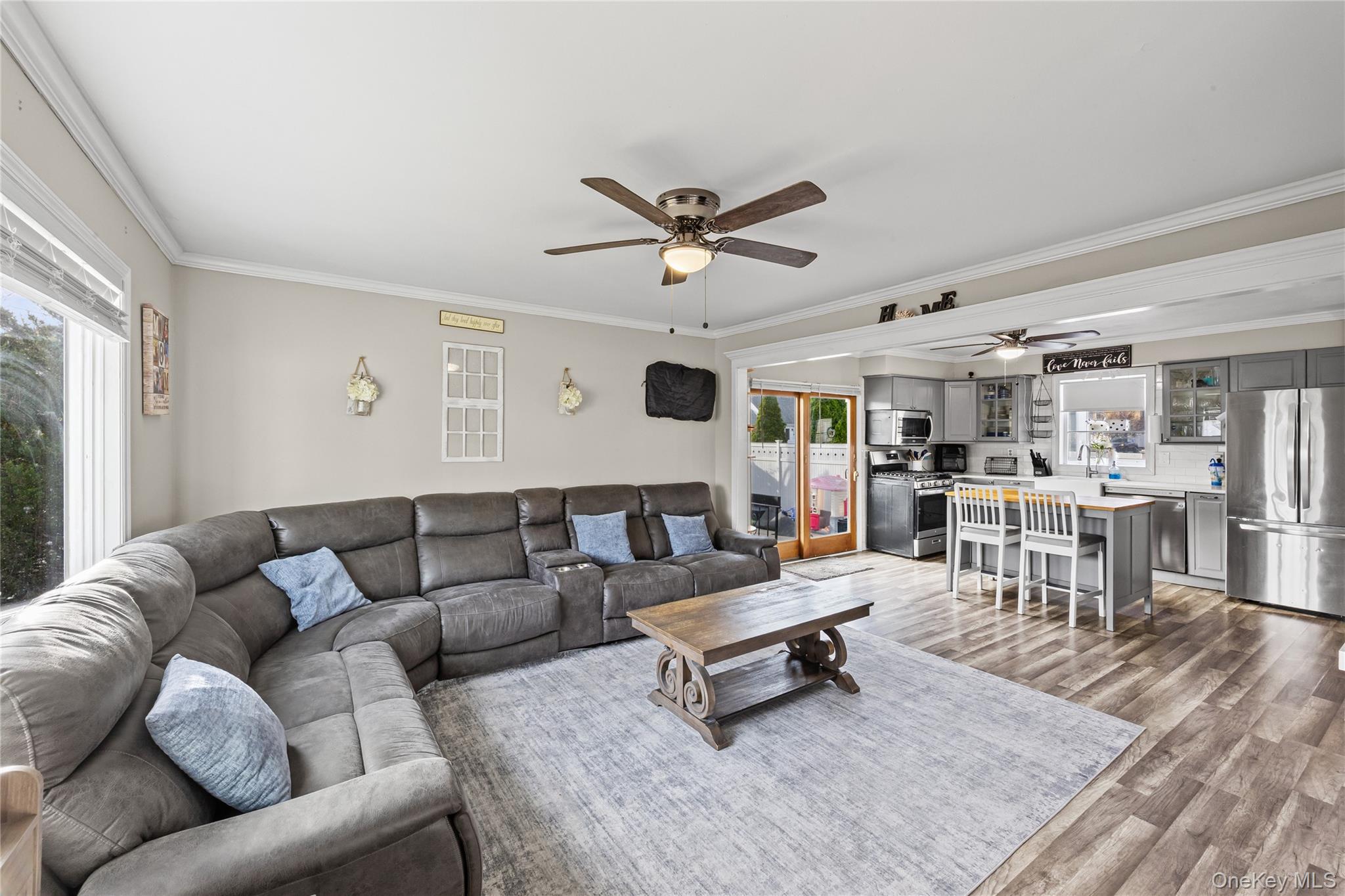 #3 photo, 398 Concord Avenue, Lindenhurst , NY 11757