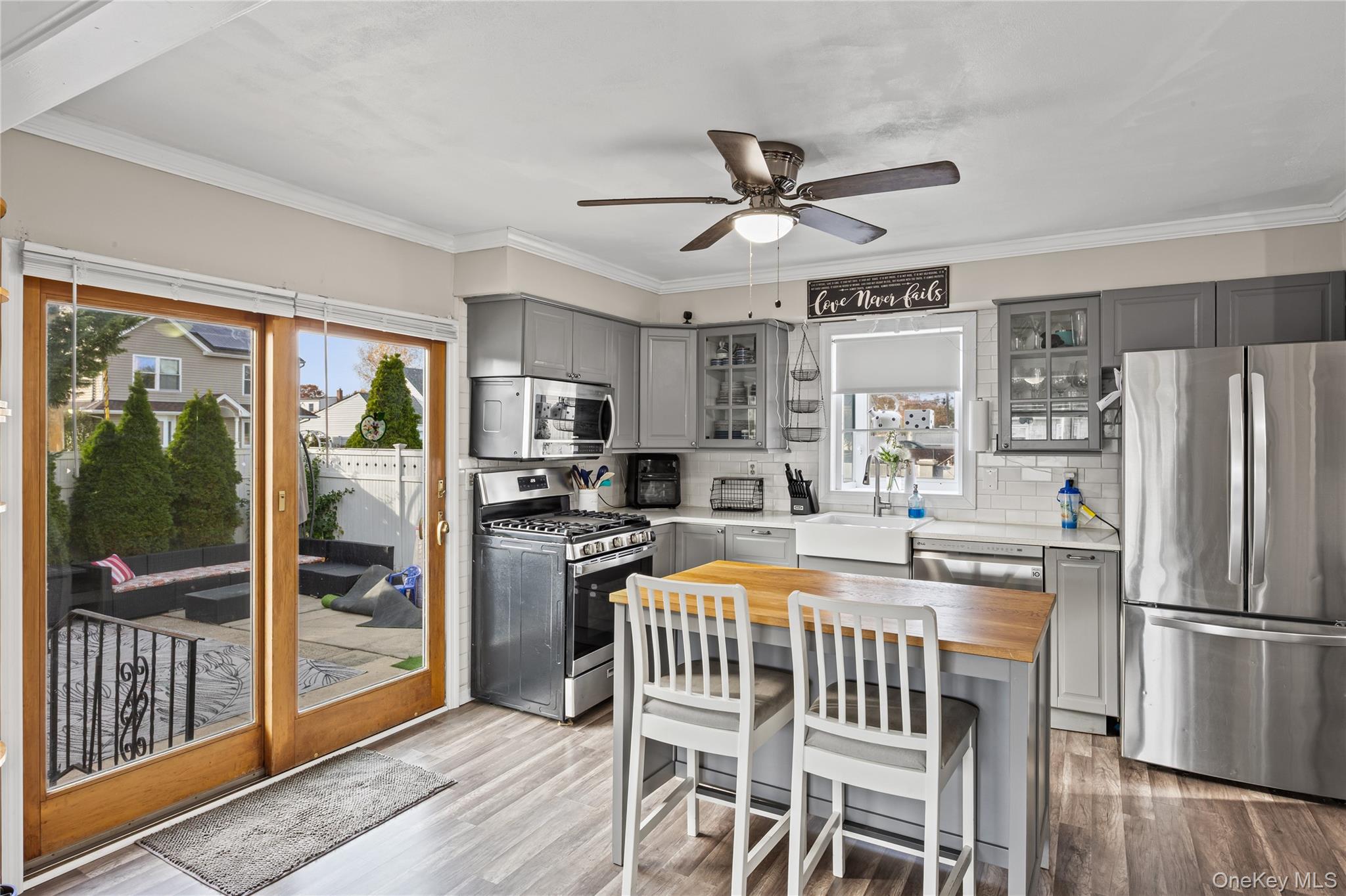 #6 photo, 398 Concord Avenue, Lindenhurst , NY 11757