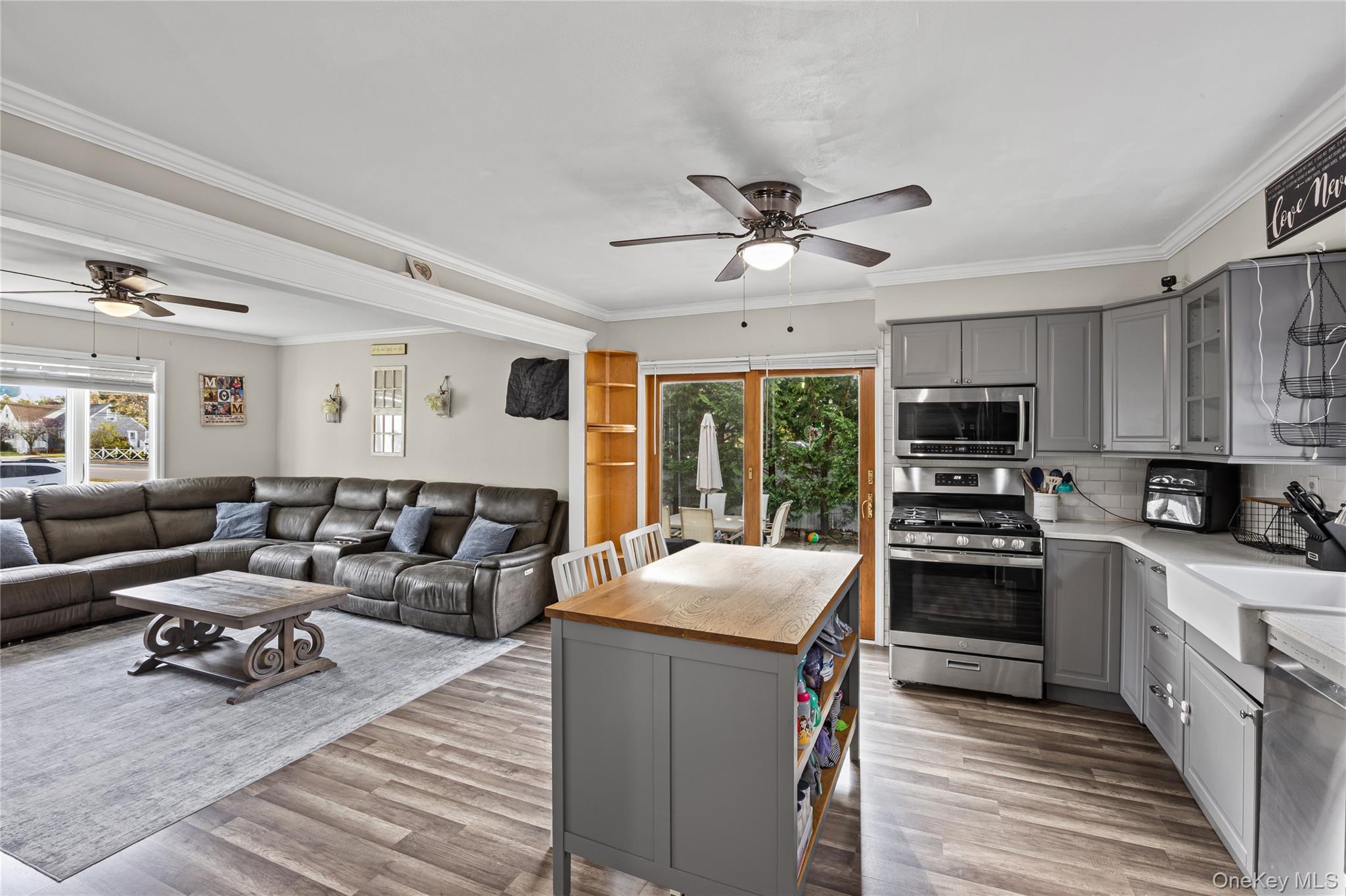 #7 photo, 398 Concord Avenue, Lindenhurst , NY 11757