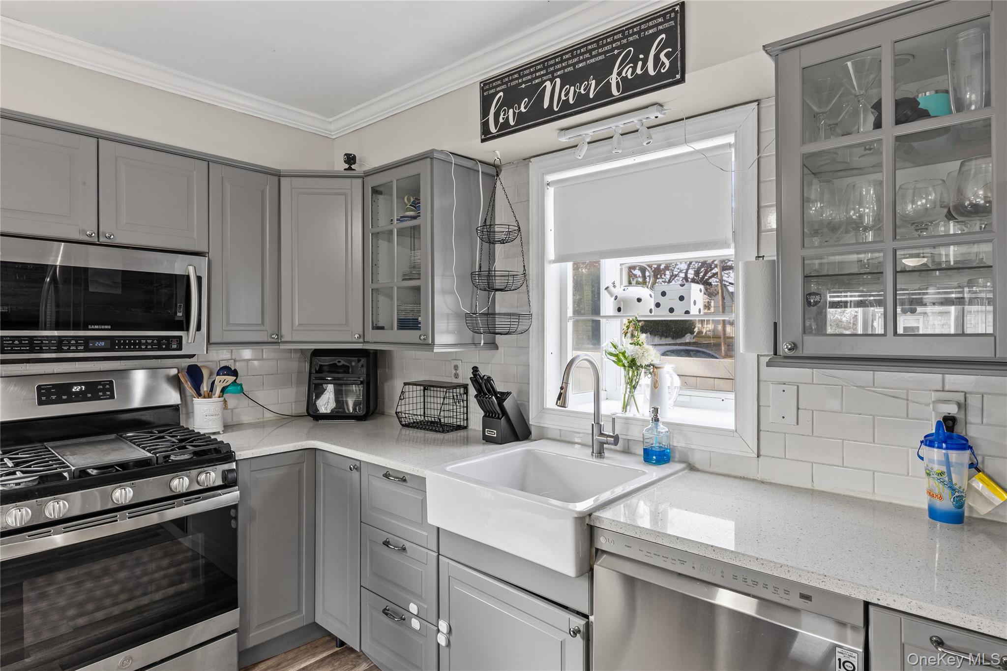 #8 photo, 398 Concord Avenue, Lindenhurst , NY 11757