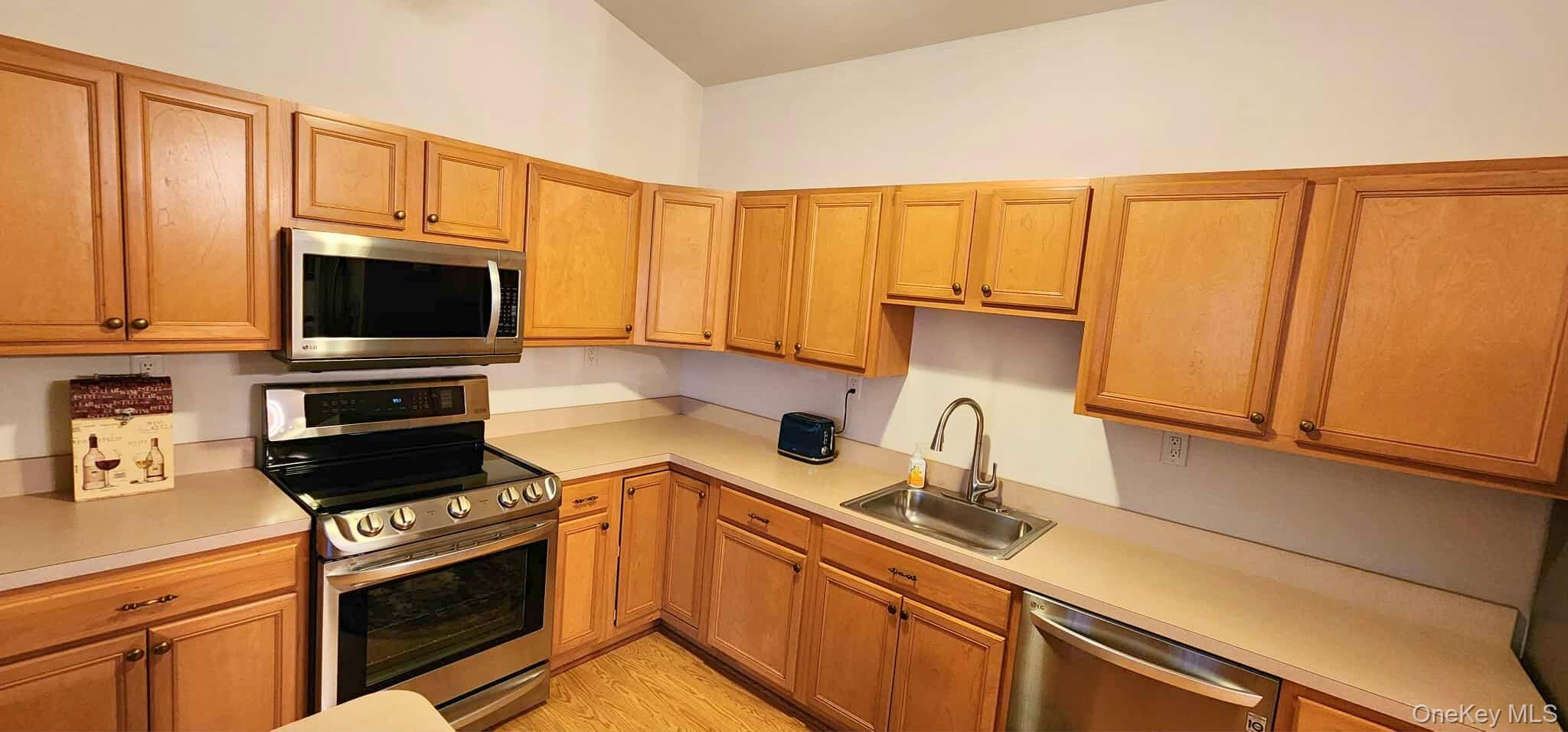 #10 photo, 512 Narragansett Villas Drive, Lindenhurst , NY 11757