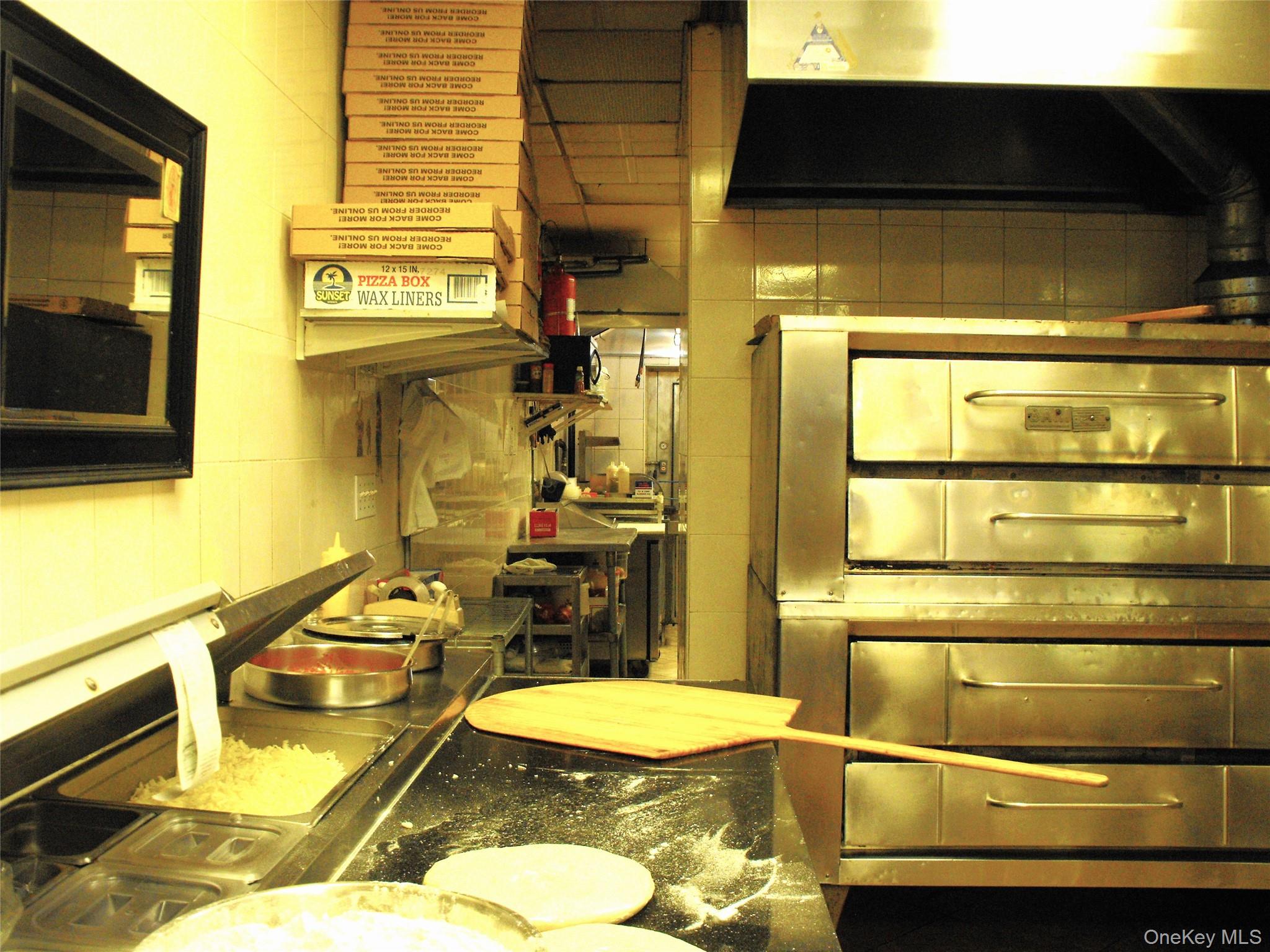 #4 photo, 81-13 Northern Boulevard, קווינס Jackson Heights , NY 11372