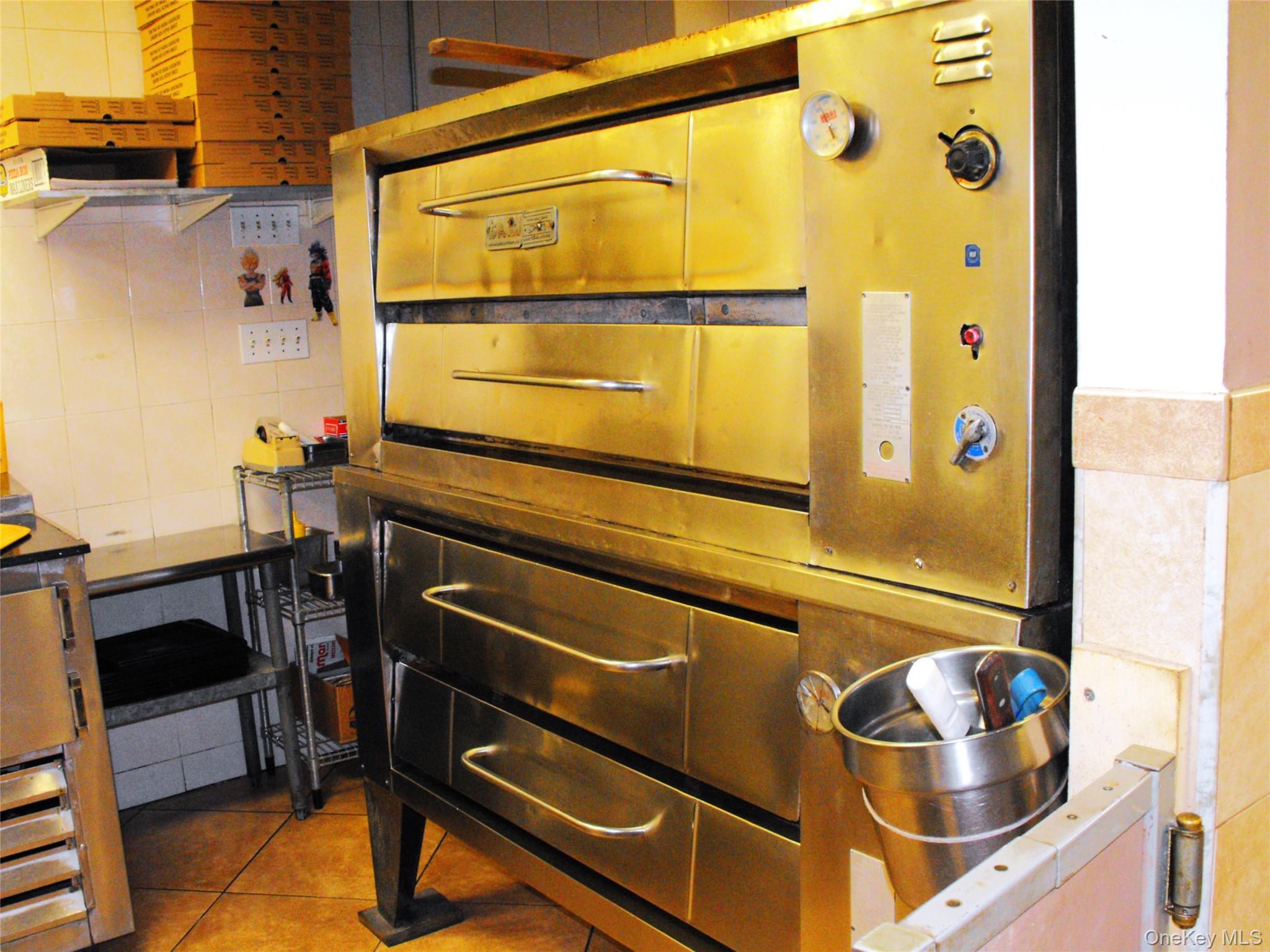 #6 photo, 81-13 Northern Boulevard, קווינס Jackson Heights , NY 11372