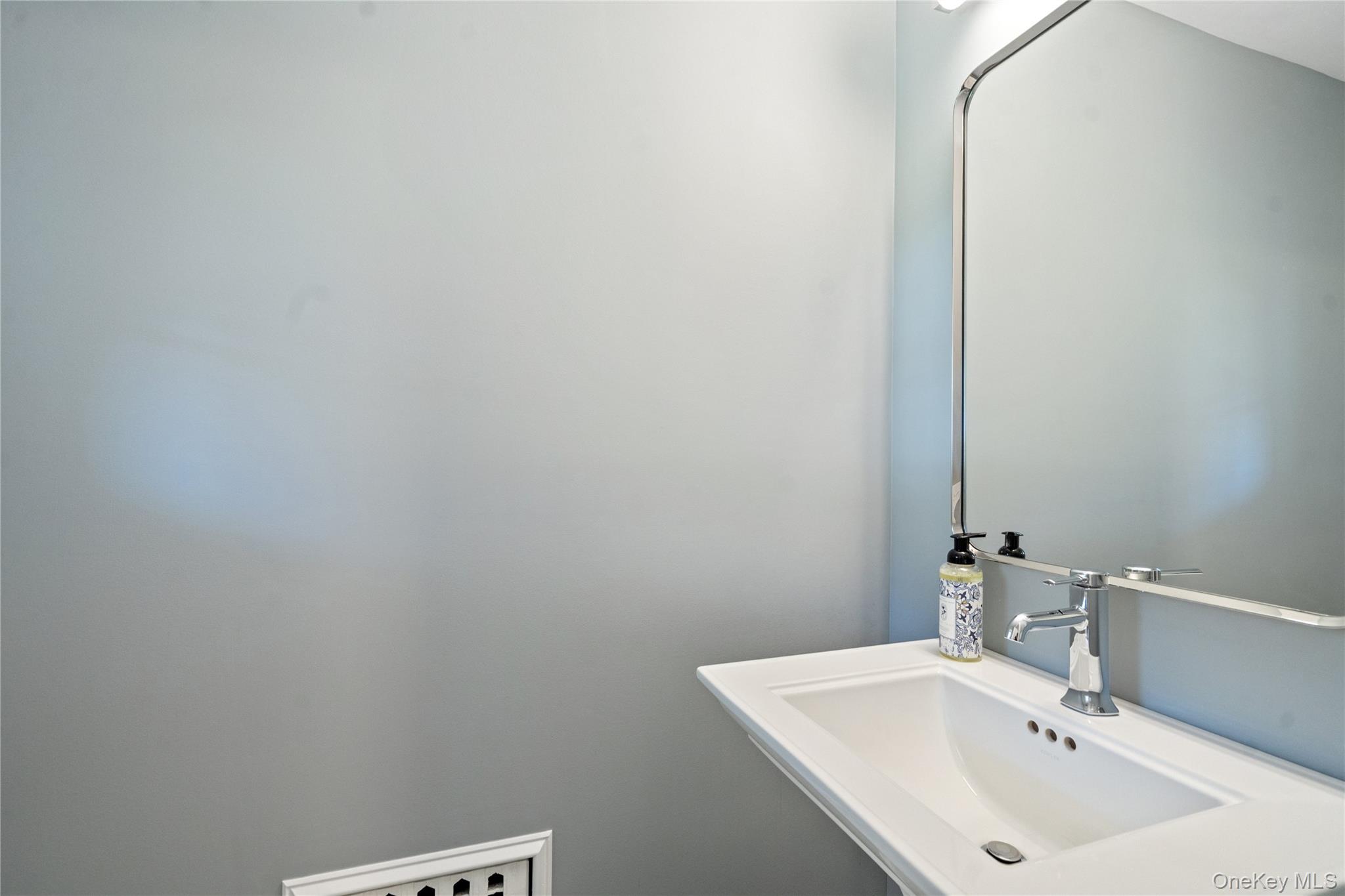 #11 photo, 74 Eakins Road, नासाउ काउंटी Manhasset , NY 11030