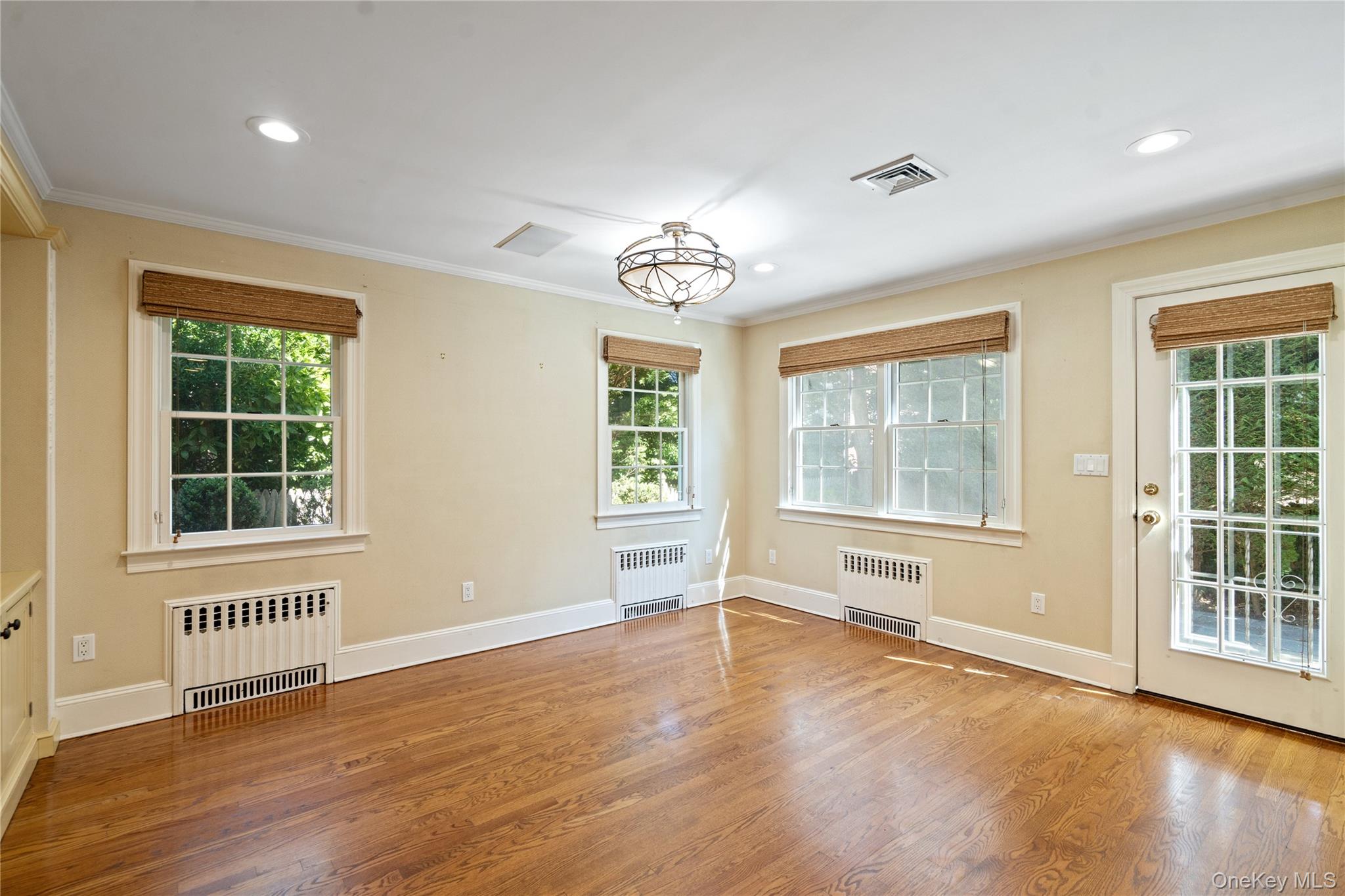 #16 photo, 74 Eakins Road, नासाउ काउंटी Manhasset , NY 11030