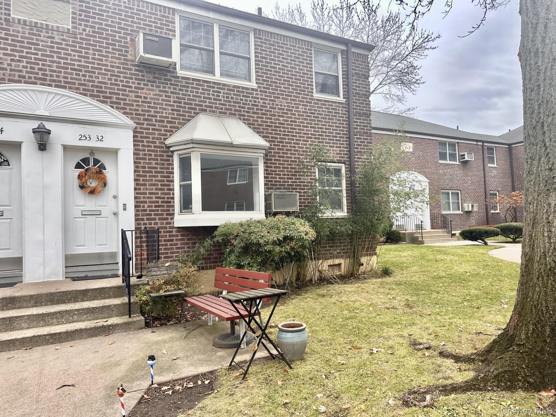 #1 photo, 253-32 61st Avenue, लिटिल नेक Little Neck , NY 11362