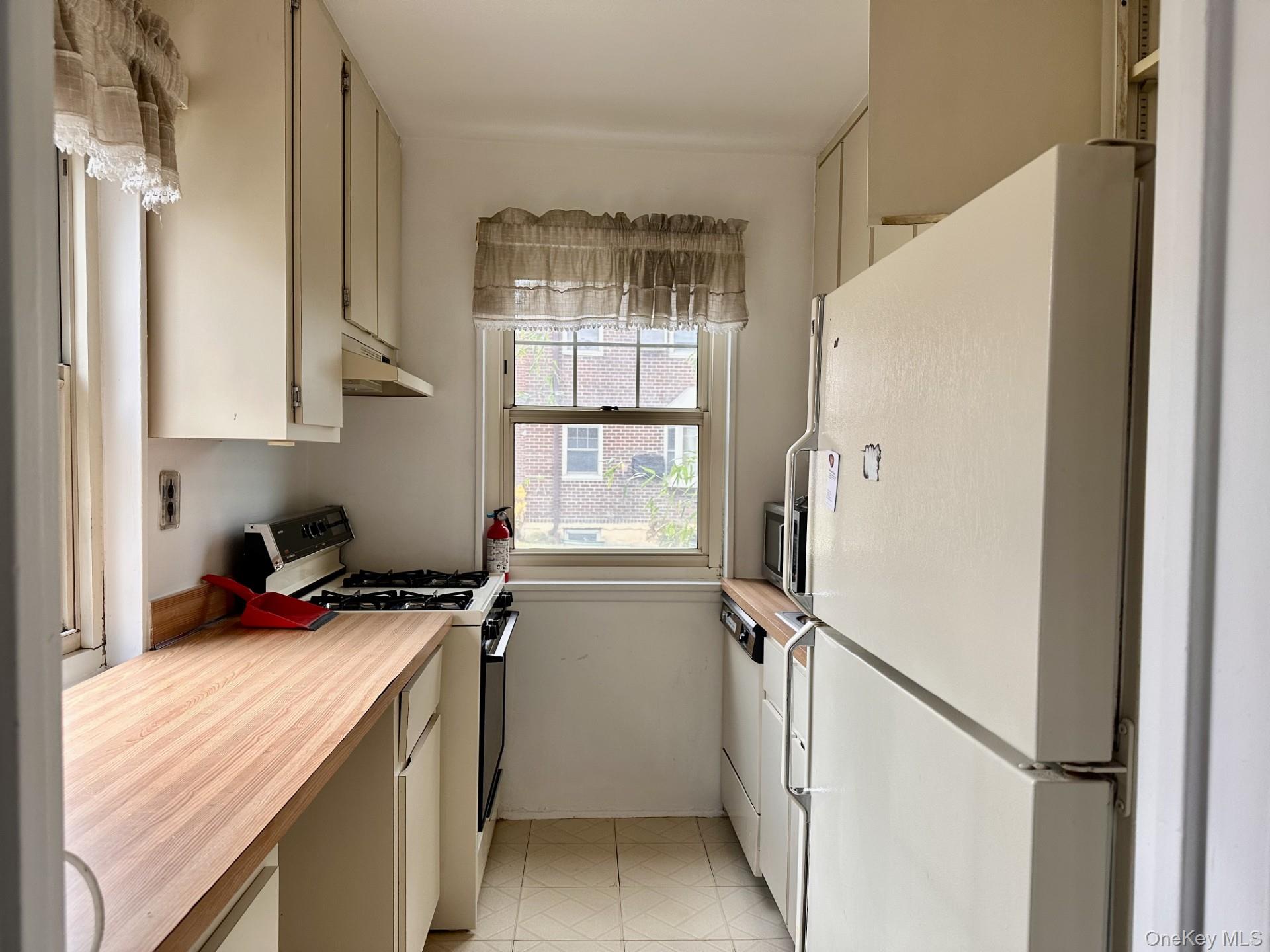 #3 photo, 253-32 61st Avenue, लिटिल नेक Little Neck , NY 11362