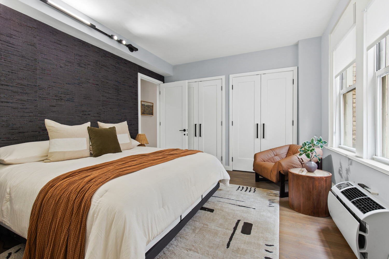 #7 photo, 40 W 55TH Street, Midtown , NY 10019