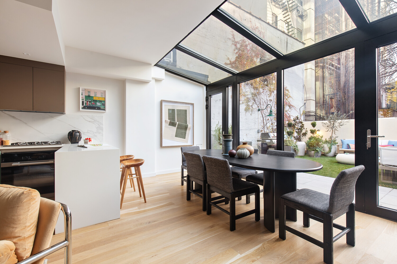 #6 photo, 650 E 6TH Street, East Village , NY 10009