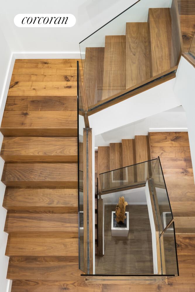 #11 photo, 619 E 6TH Street, East Village , NY 10009