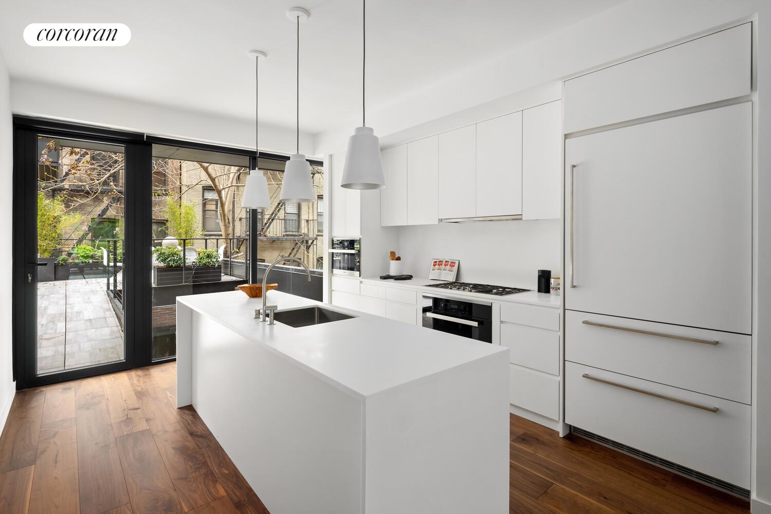 #5 photo, 619 E 6TH Street, East Village , NY 10009