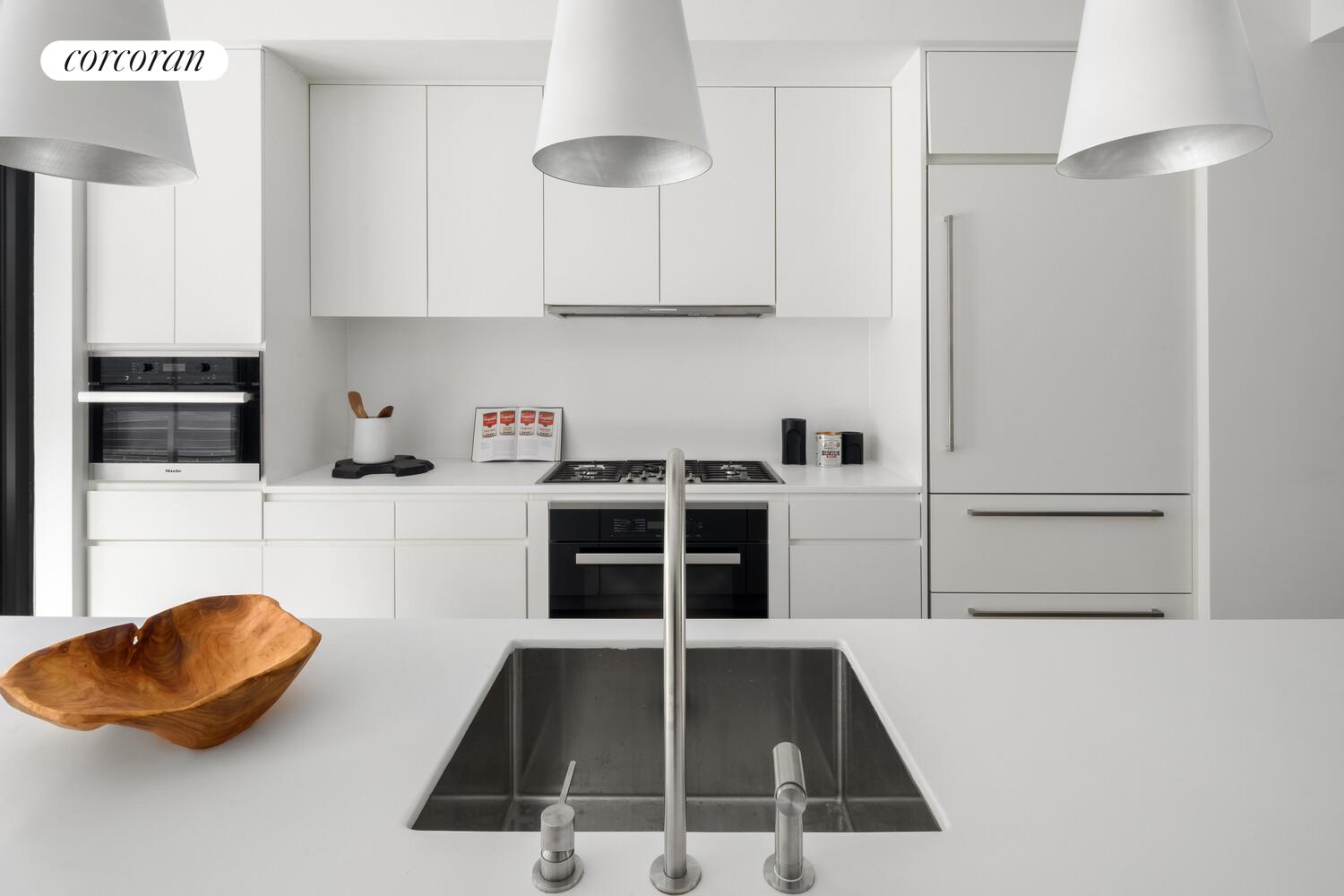 #6 photo, 619 E 6TH Street, East Village , NY 10009