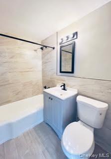 #9 photo, 3 Fordham Hill Oval, 브롱크스 Bronx , NY 10468