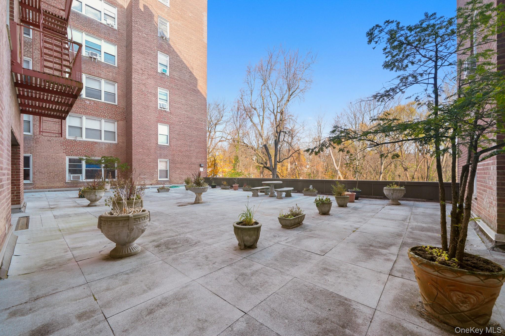 #19 photo, 1111 Midland Avenue, 브롱크스 Bronxville , NY 10708