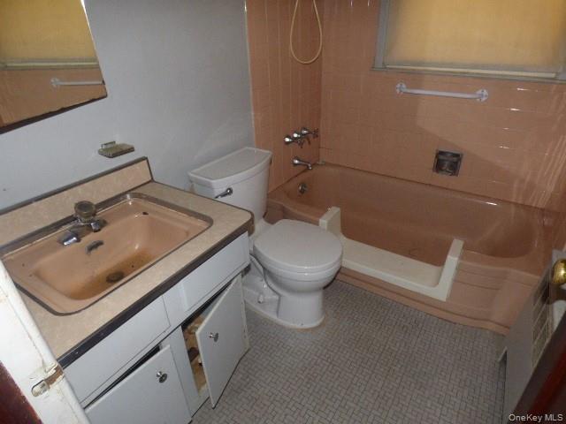 #7 photo, 35 Gardner Avenue, Hicksville , NY 11801