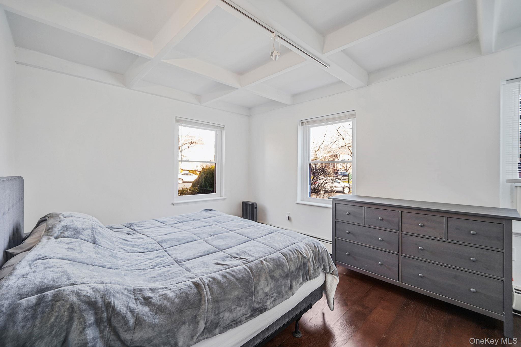 #12 photo, 144-66 Village Road, קווינס Briarwood , NY 11435