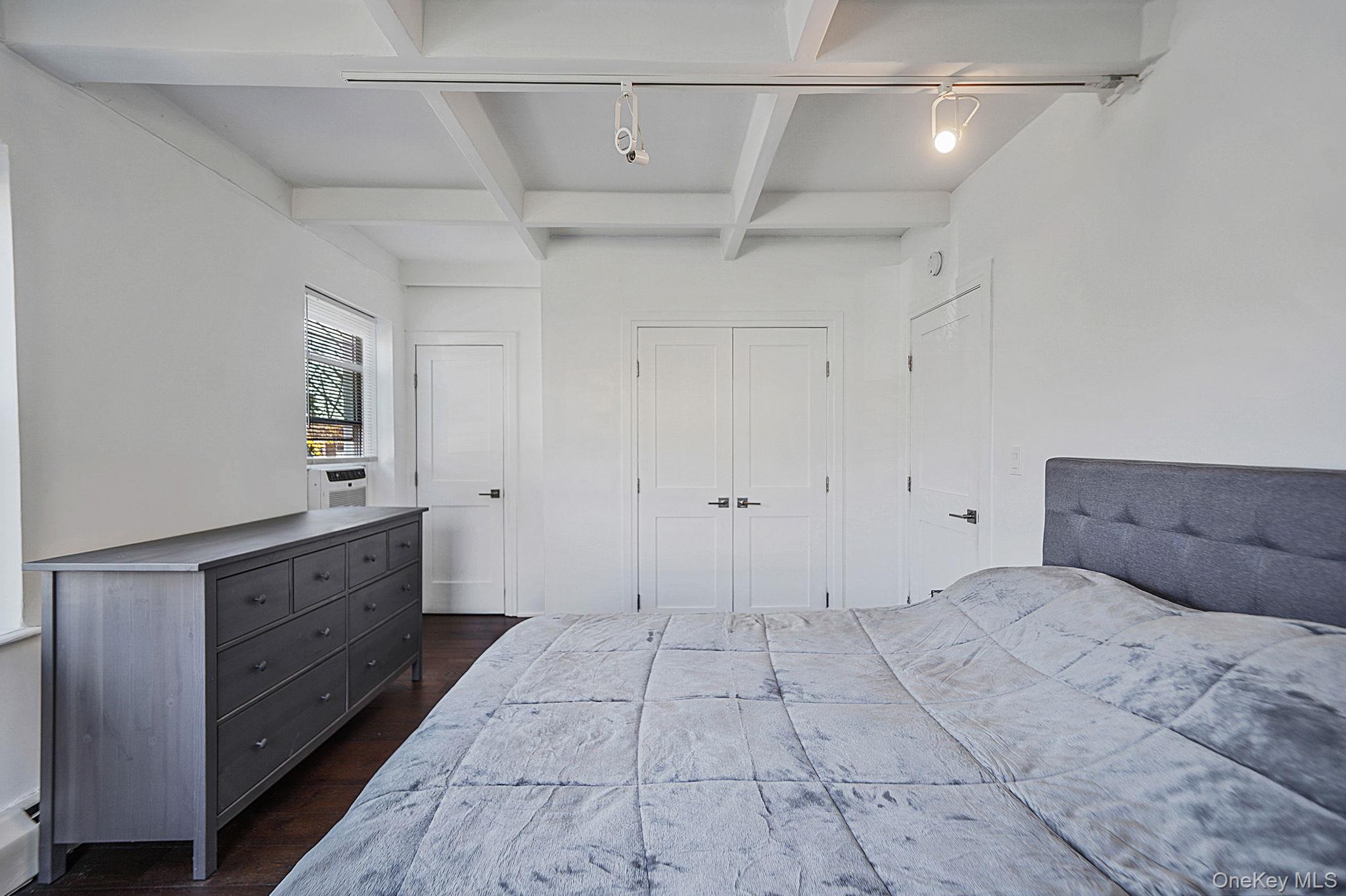 #13 photo, 144-66 Village Road, קווינס Briarwood , NY 11435