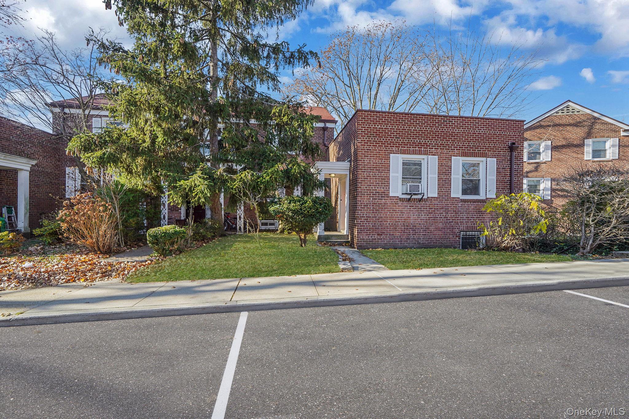 #2 photo, 144-66 Village Road, קווינס Briarwood , NY 11435