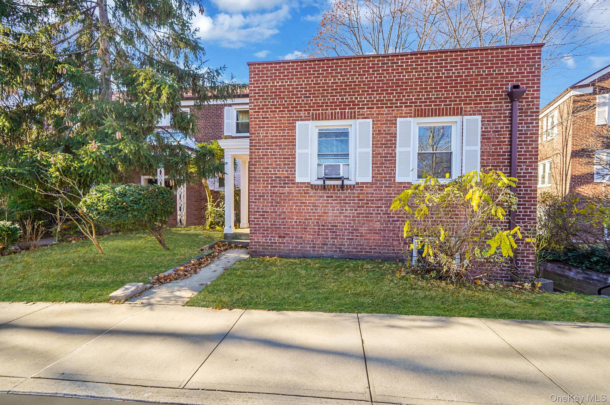 #3 photo, 144-66 Village Road, קווינס Briarwood , NY 11435