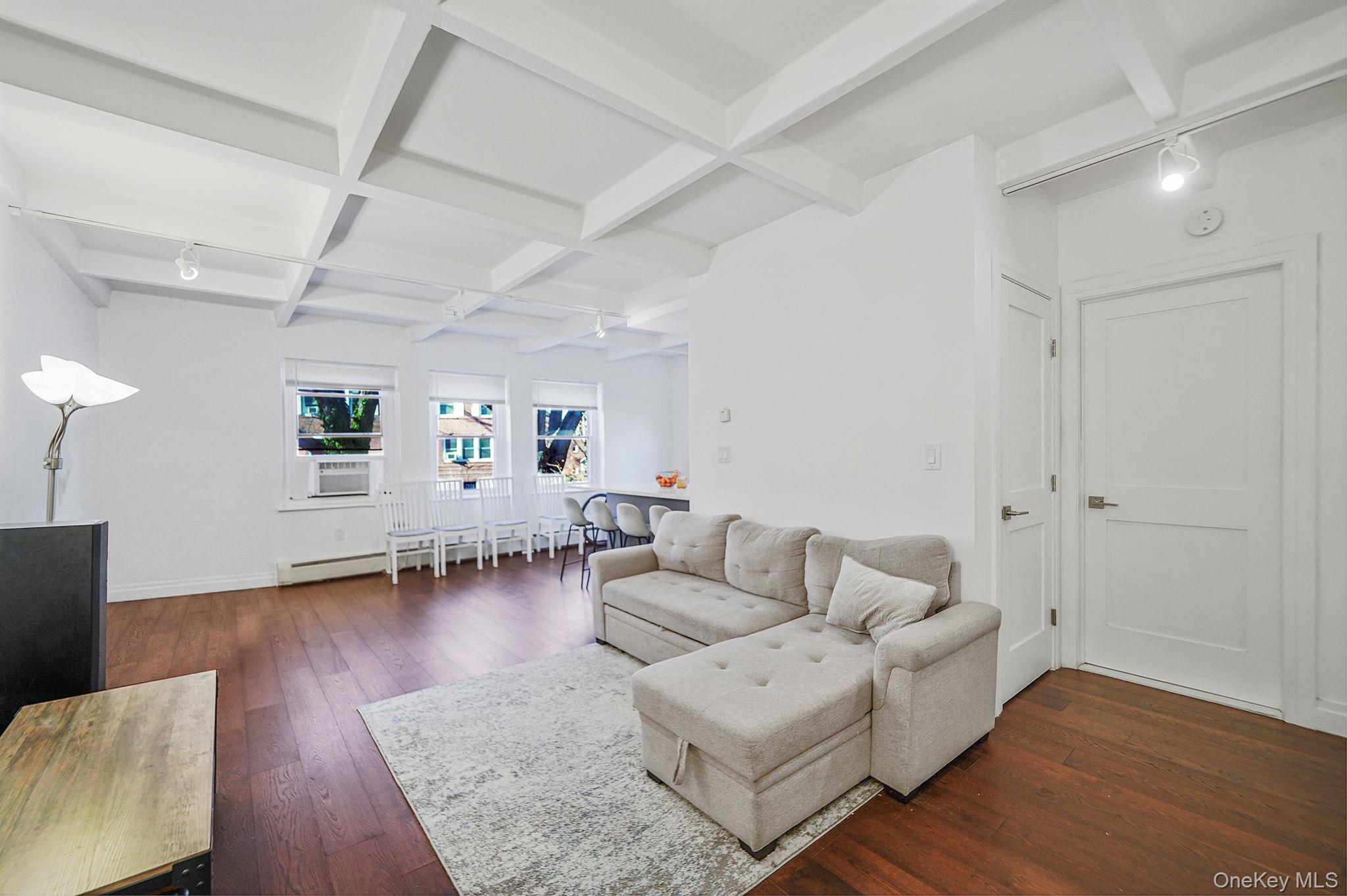 #4 photo, 144-66 Village Road, קווינס Briarwood , NY 11435