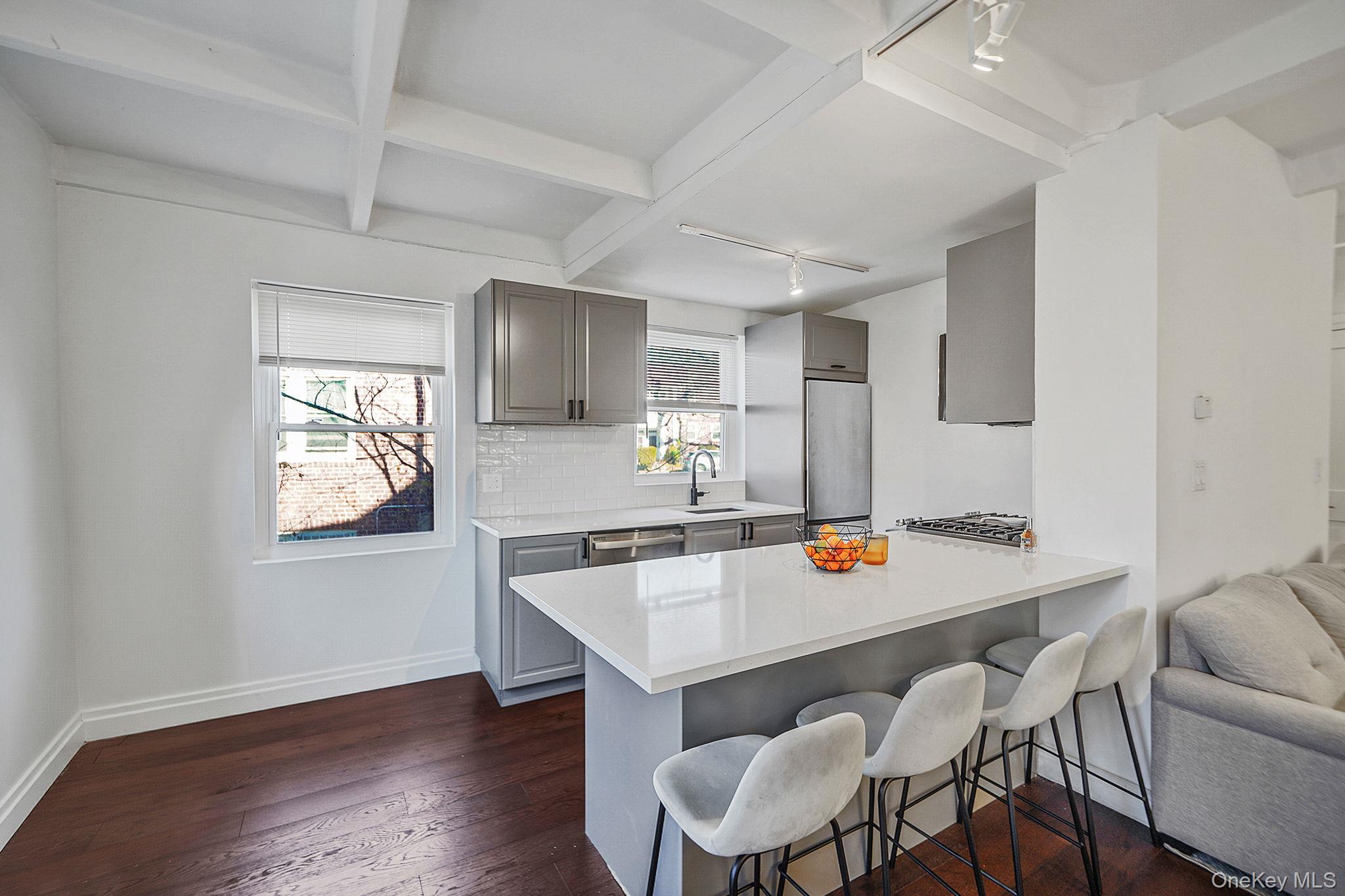 #5 photo, 144-66 Village Road, קווינס Briarwood , NY 11435