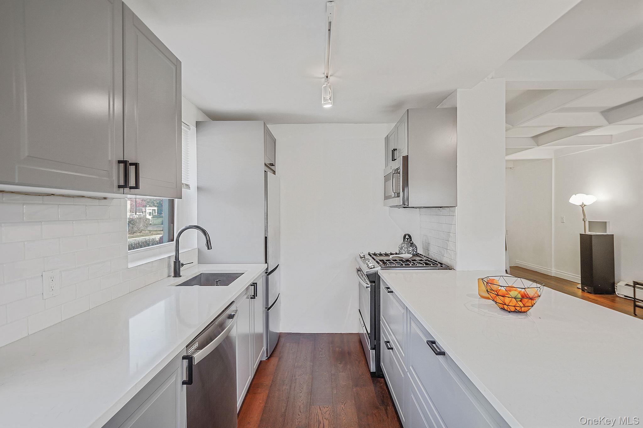 #7 photo, 144-66 Village Road, קווינס Briarwood , NY 11435