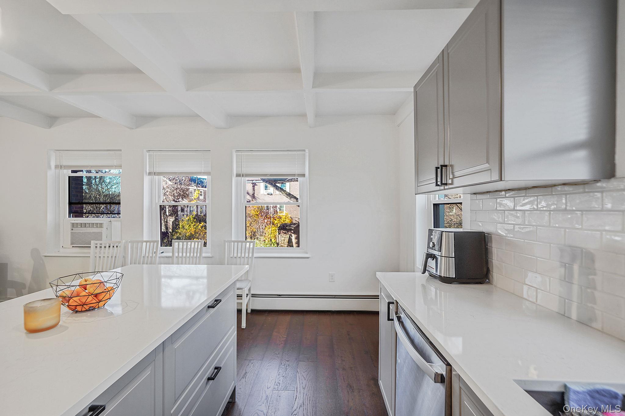 #8 photo, 144-66 Village Road, קווינס Briarwood , NY 11435