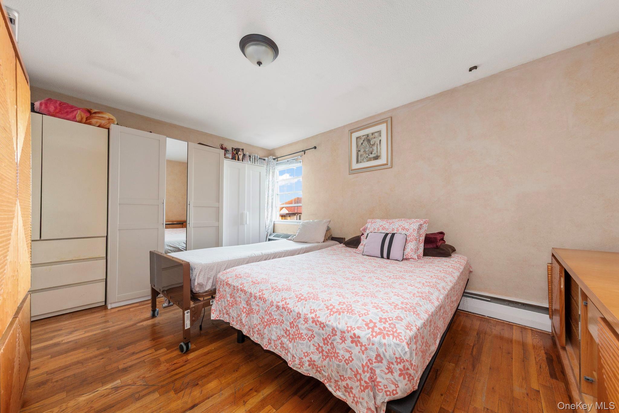 #10 photo, 40-25 221st Street, Куинс ‖ Bayside , NY 11361